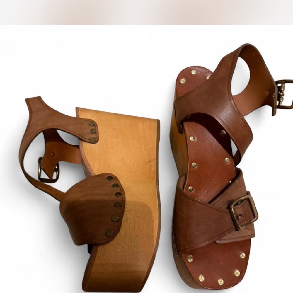 Women's Brown Leather Buckle Sandals